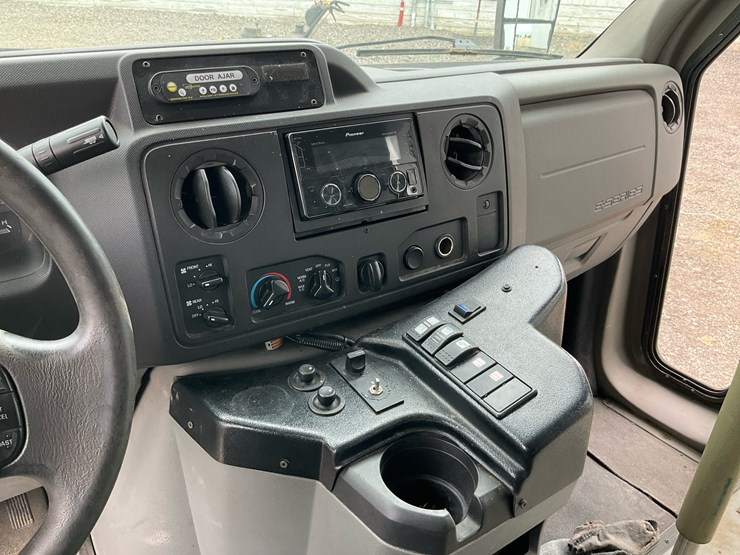 2015-ford-e450-image-35
