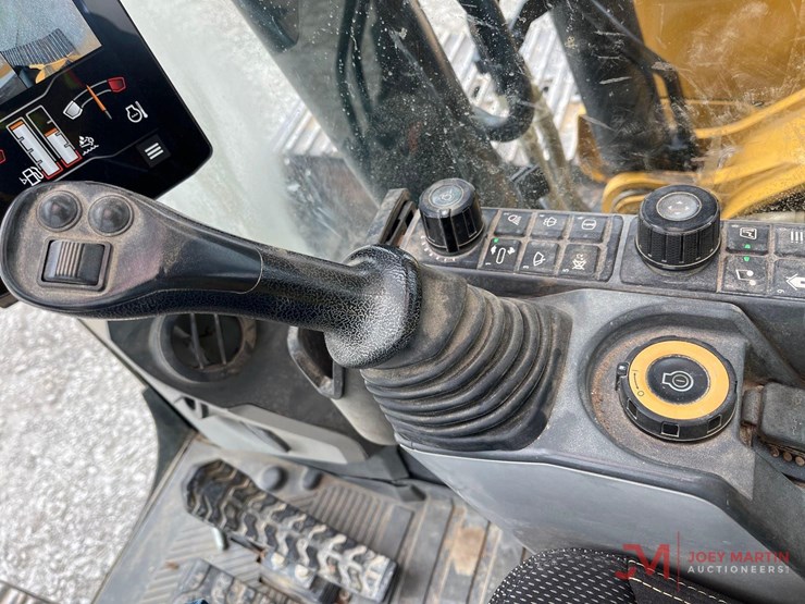 caterpillar-320-image-21