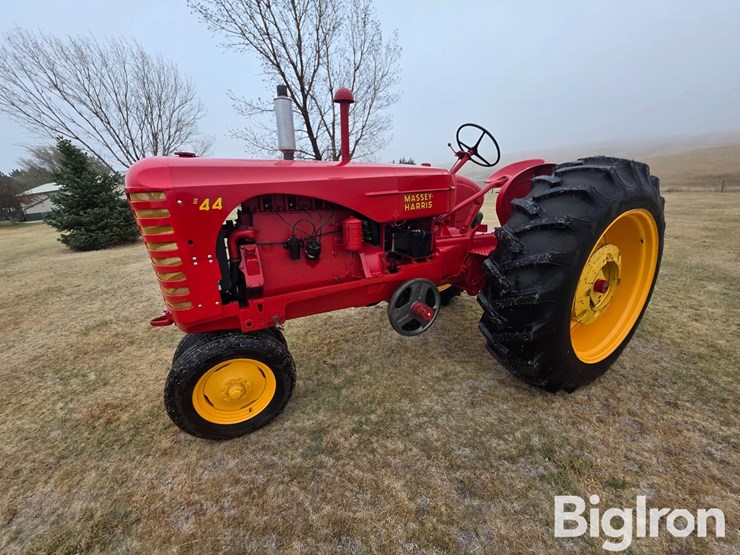1952-massey-ferguson-44-image-1