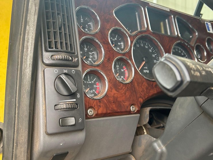 2015-mack-chu613-pinnacle-t/a-day-cab-truck-tractor-image-51
