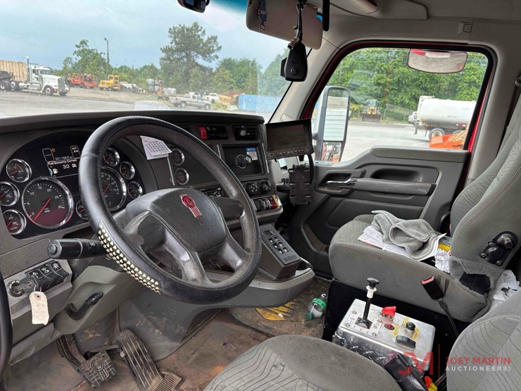 2017-kenworth-t880-image-9