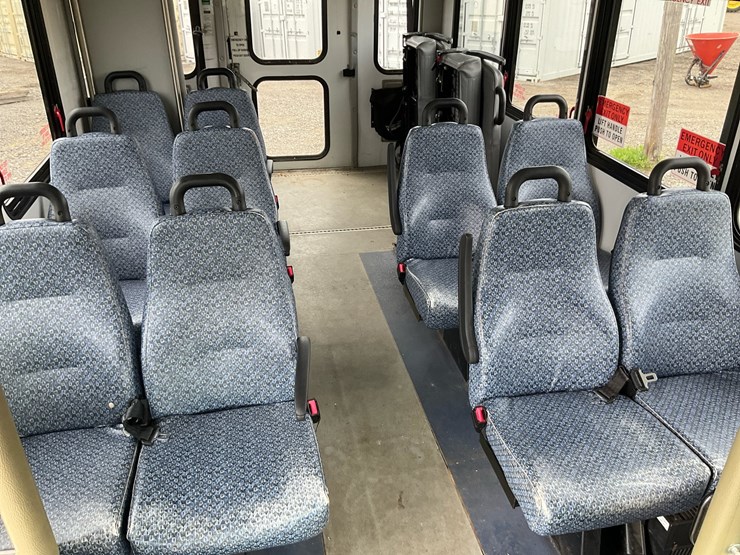 2015-ford-e450-image-38