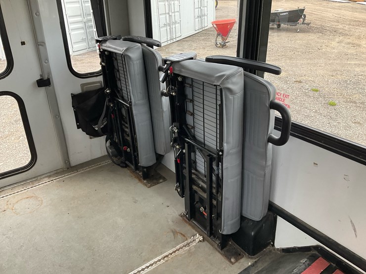 2015-ford-e450-image-39
