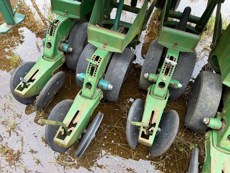 john-deere-530-image-37