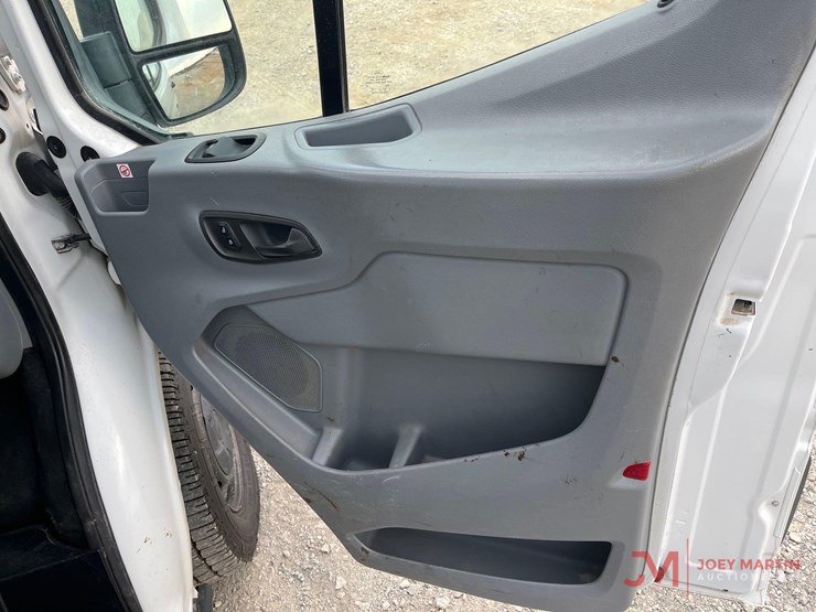 2019-ford-transit-image-12