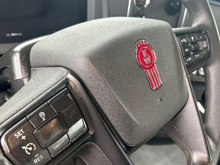 2024-kenworth-t880-image-56