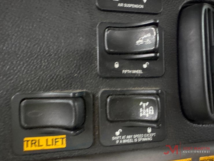 2015-peterbilt-365-image-24