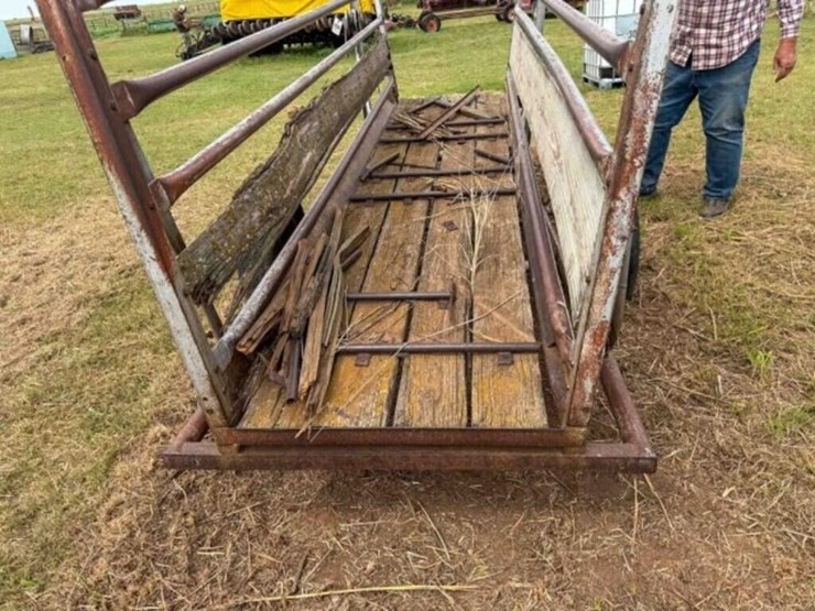 portable-livestock-loading-chute-image-10