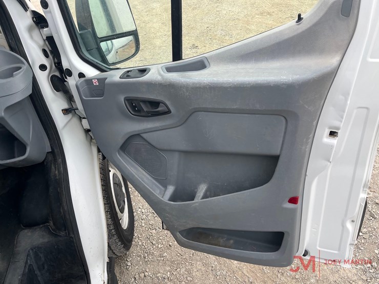 2019-ford-transit-image-12