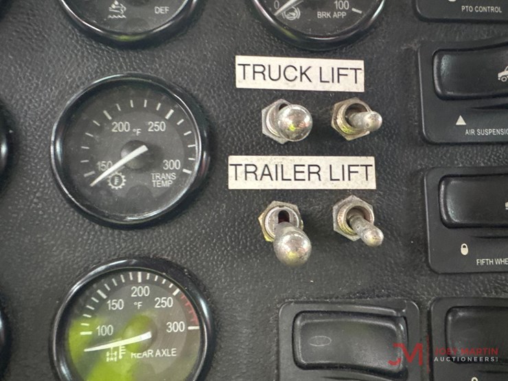 2017-peterbilt-365-image-26