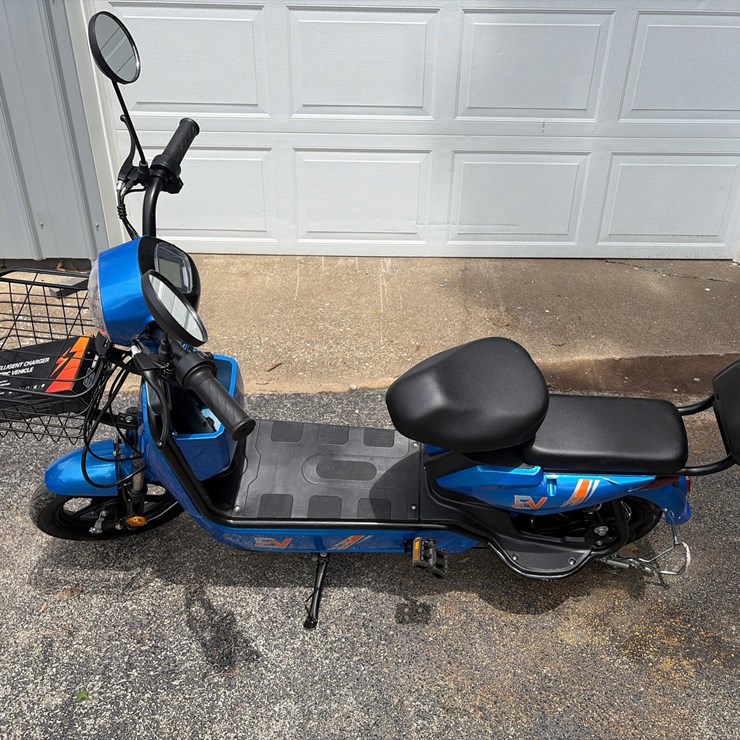 #38 • Unused IREV Electric Bike
