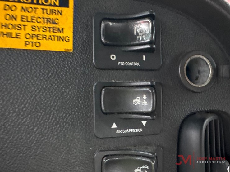 2015-peterbilt-365-image-23