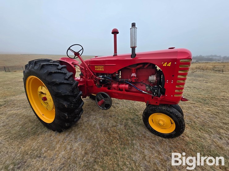 1952-massey-ferguson-44-image-3