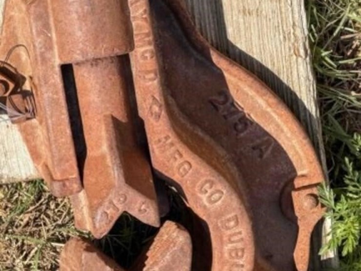 vintage-well-pump-pipe-puller-image-2