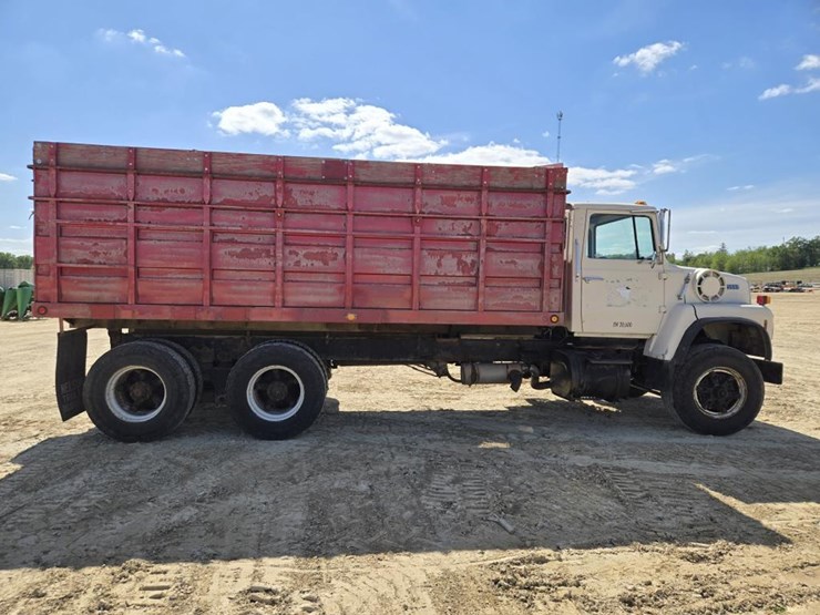 1988-ford-l9000-image-5