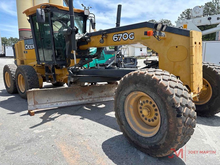 deere-670g-image-1