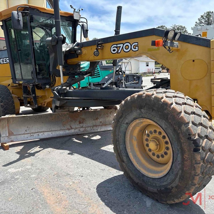 DEERE 670G
