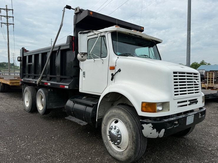 1999-international-8100-image-1