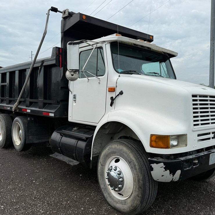 1999 INTERNATIONAL 8100