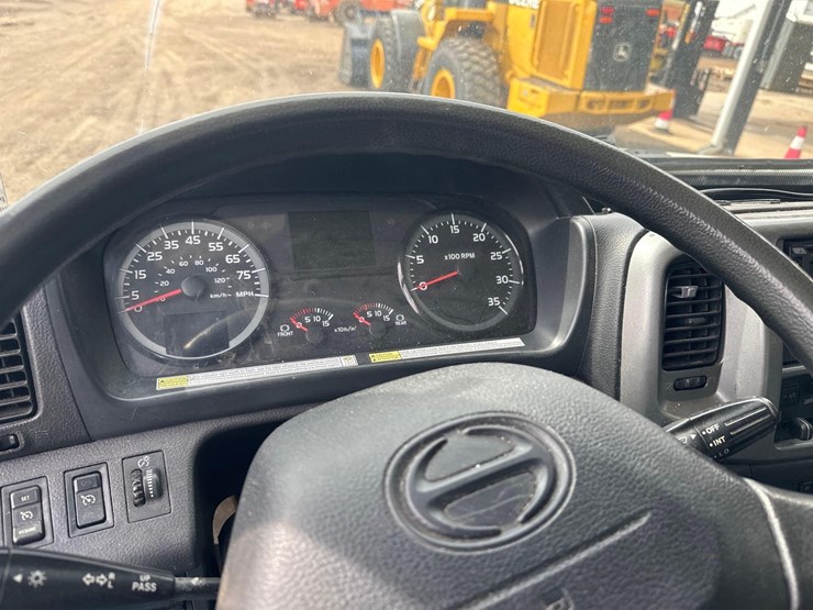 2019-hino-268-image-27