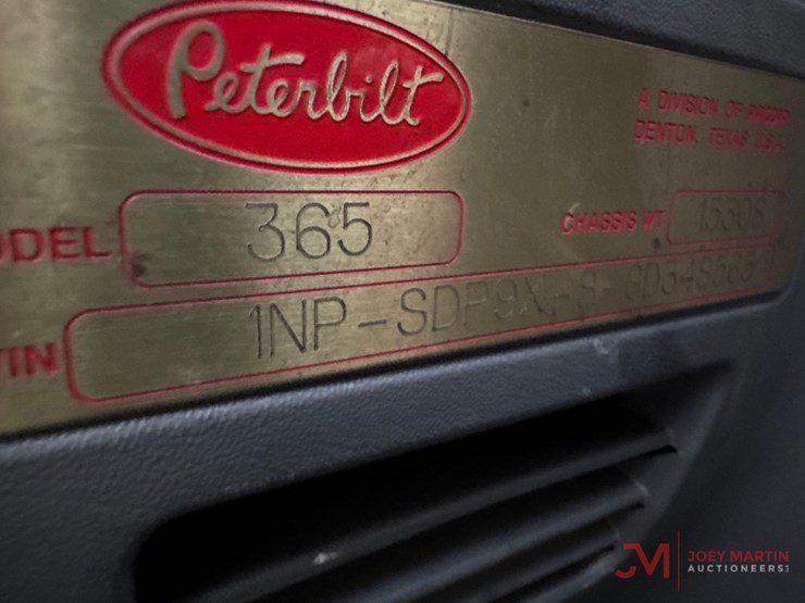 2016-peterbilt-365-image-21