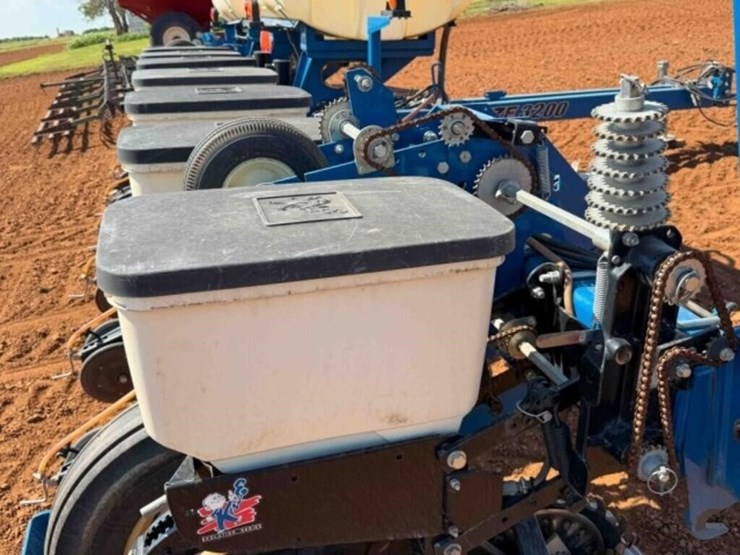 kinze-3200-image-5