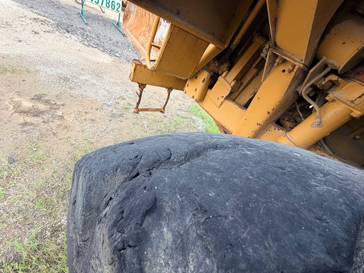 1972-caterpillar-769-image-27