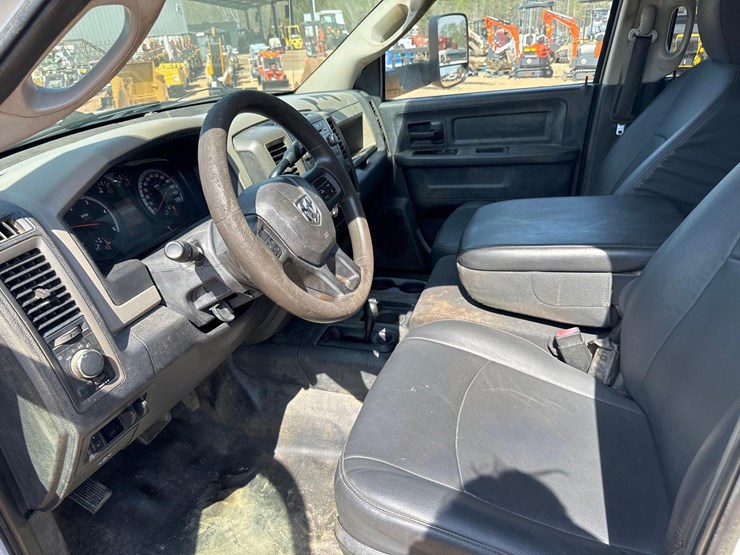 2012-dodge-ram-3500-image-18