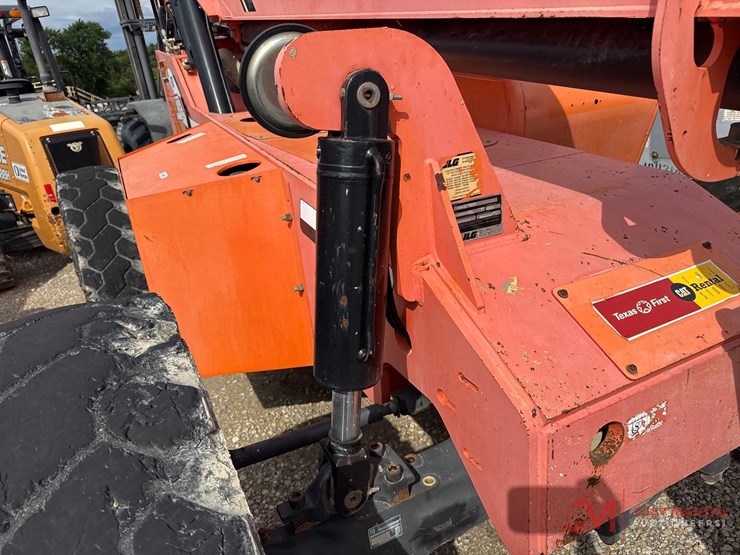 2013-jlg-6036-image-18