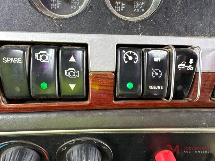 2008-kenworth-w900-image-29
