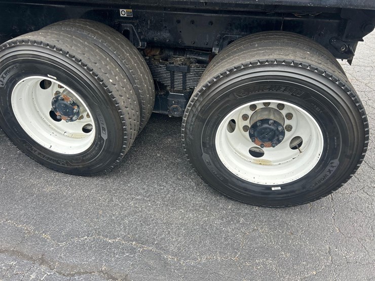 2024-kenworth-t880-image-27