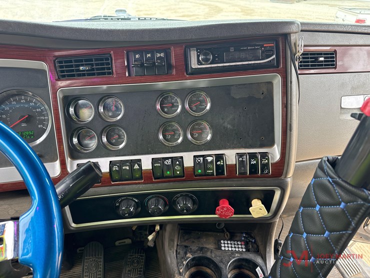 2008-kenworth-w900-image-25