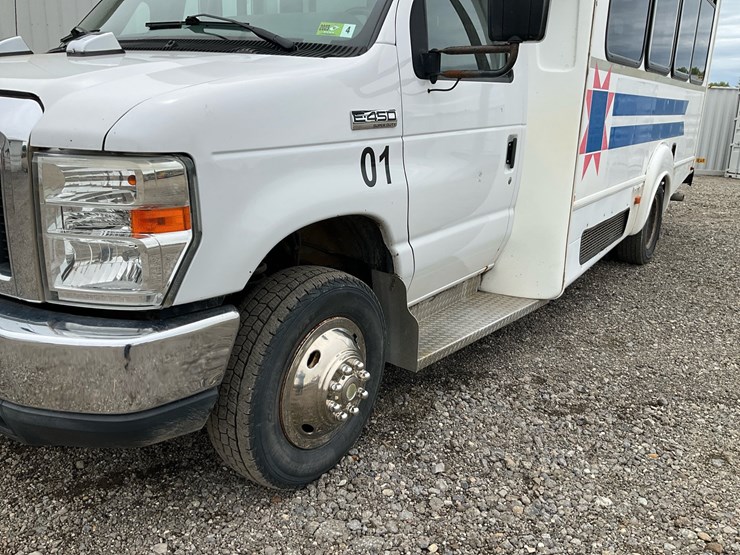 2015-ford-e450-image-11