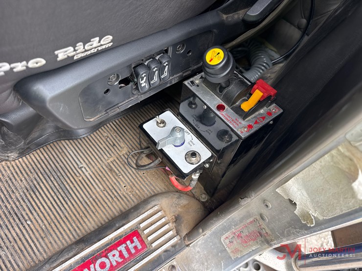 2008-kenworth-w900-image-23