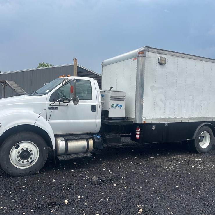 2015 FORD F750 XLT
