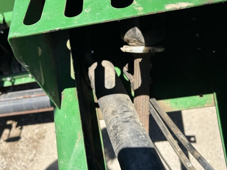 2012-john-deere-569-premium-image-23