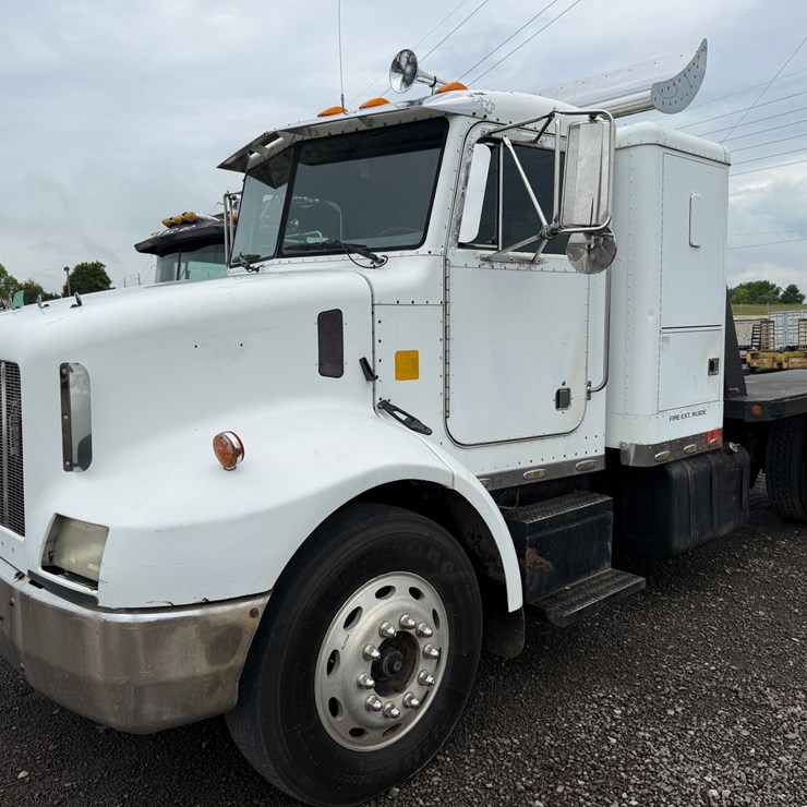 1994 PETERBILT 330
