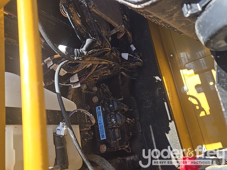 2021-caterpillar-336-image-40