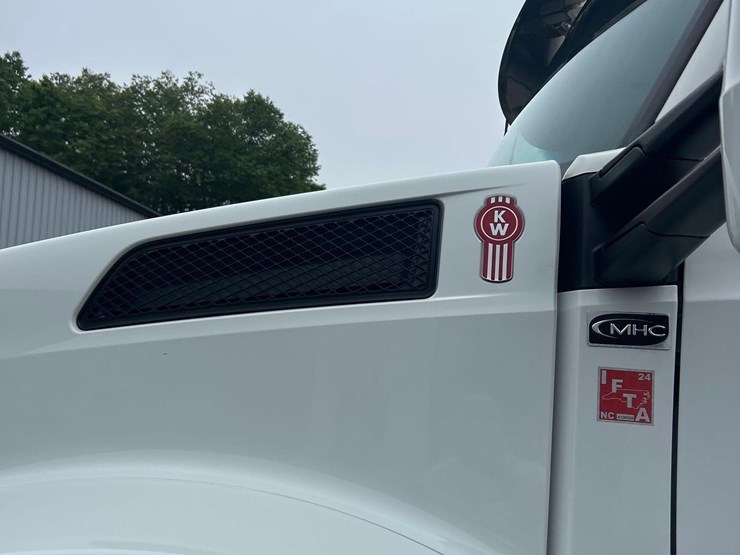 2024-kenworth-t880-image-43