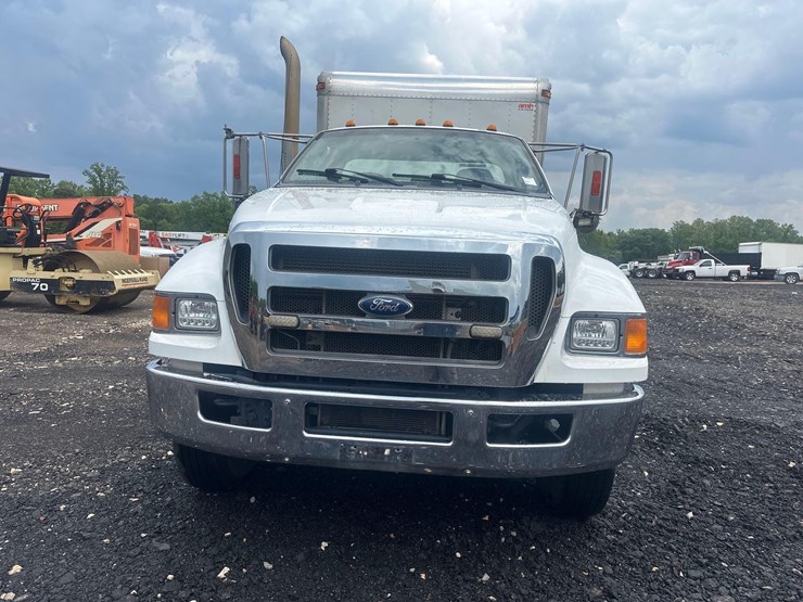 2015-ford-f750-xlt-image-3