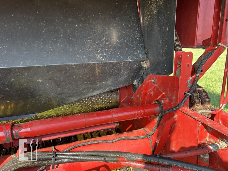 new-holland-br780-image-32