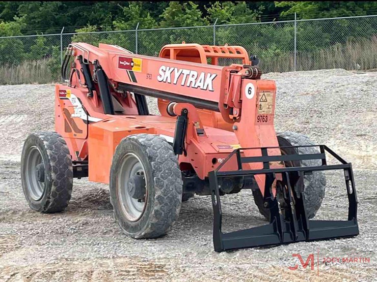 2013-jlg-6036-image-10