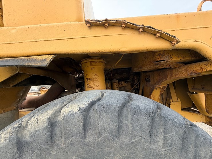 1972-caterpillar-769-image-38