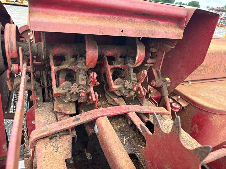 new-holland-310-image-10