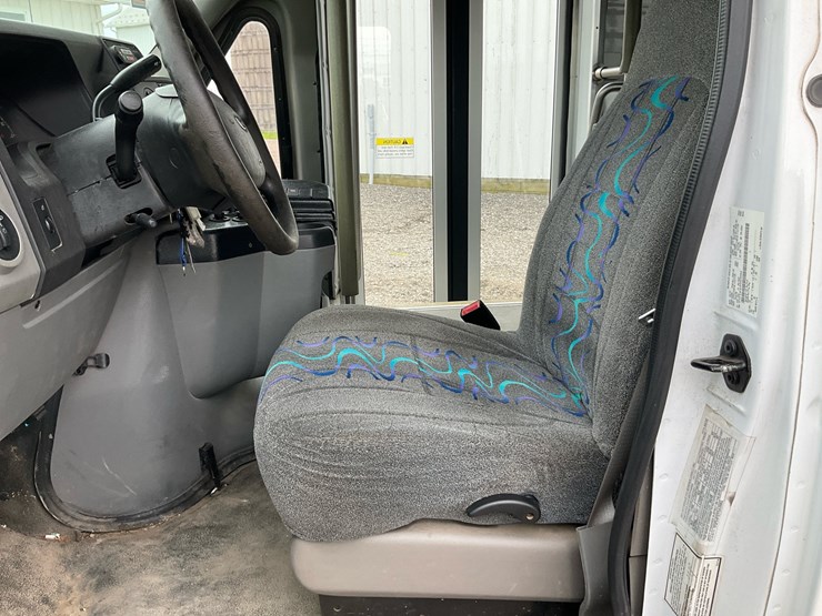 2015-ford-e450-image-33