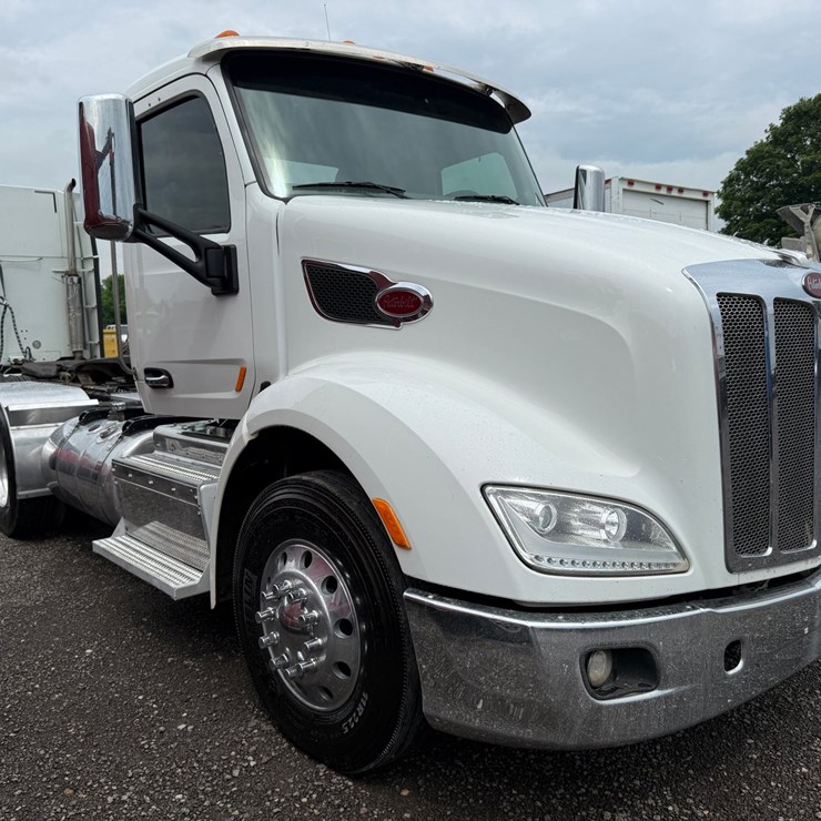 2015 PETERBILT 579