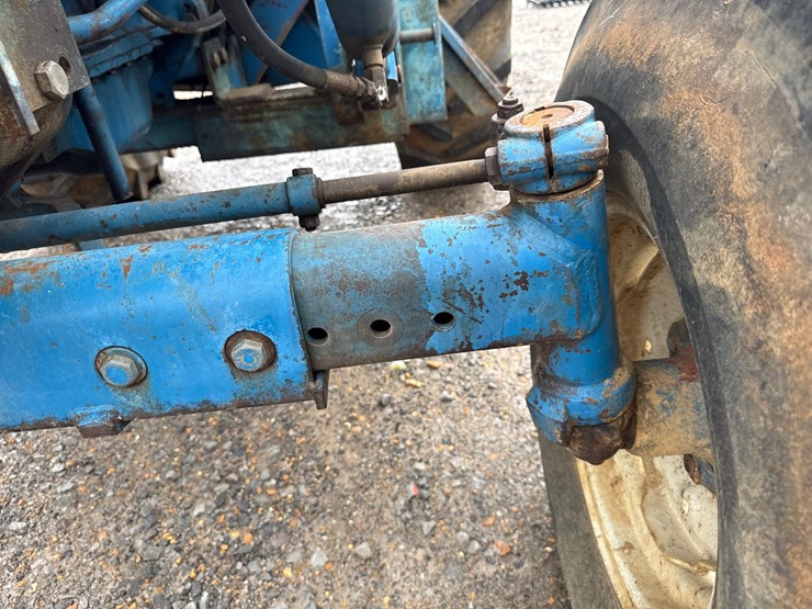 ford-7600-image-30