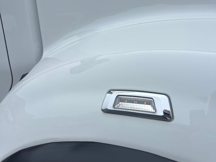 2024-kenworth-t880-image-7