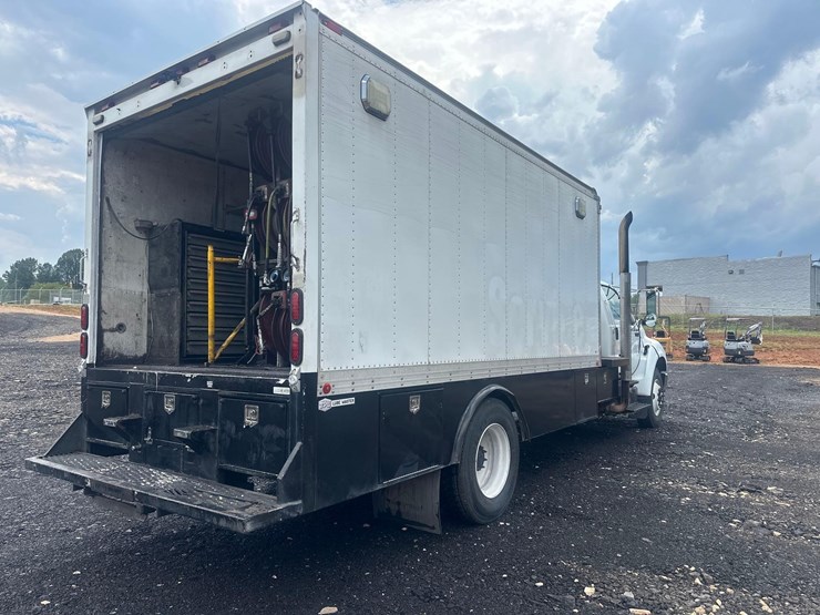 2015-ford-f750-xlt-image-8