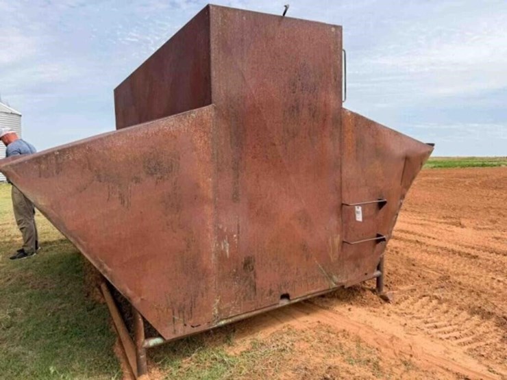 12’x7’-steel-self-feeder-image-1